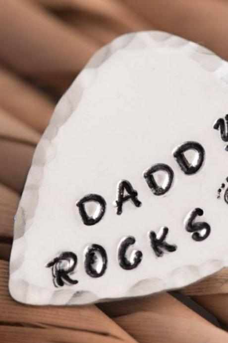 Hand stamped engraved guitar pick, silver guitar pick as boyfriend gift music with daddys rock engraved plectrum - fathers day pick as custom guitar pick - guitar plectrum